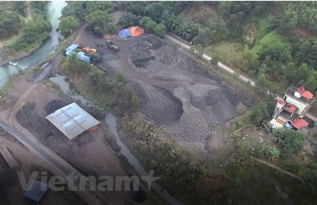 Một khu tập kết, s&agrave;ng tuyển x&iacute;t than