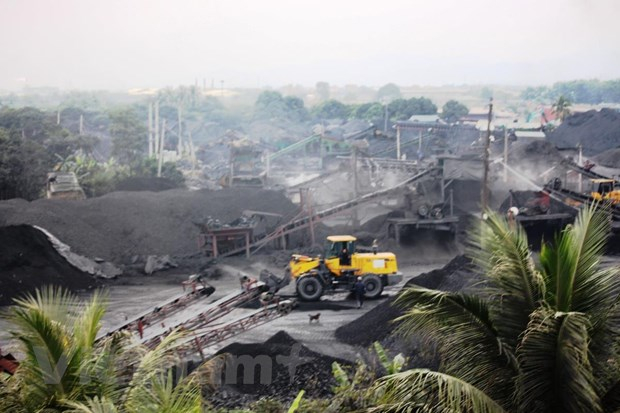 Nếu người quản l&yacute; kh&ocirc;ng muốn quản l&yacute;, hoặc bu&ocirc;ng lỏng quản l&yacute; th&igrave; &ldquo;cuộc chiến chống than lậu&rdquo; sẽ chẳng bao giờ kết th&uacute;c. (Ảnh: P.V/Vietnam+)