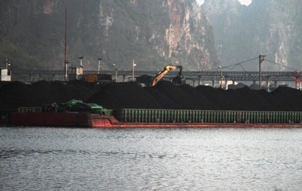 Nếu b&agrave;i to&aacute;n &ldquo;than lậu&rdquo; kh&ocirc;ng được giải quyết, trong khi nguồn than trong nước kh&ocirc;ng đủ đ&aacute;p ứng cho nhu cầu của nhiệt điện, tương lai, &ldquo;cơn kh&aacute;t&rdquo; năng lượng sẽ trở th&agrave;nh g&aacute;nh nặng cho đất nước.(Ảnh: P.V/Vietnam+)