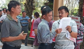 Hết bị xử phạt truy thu thuế, DIC Corp lại bị dân vây trụ sở đòi đất