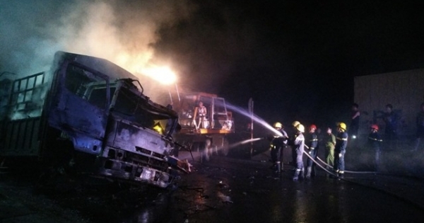 CLIP: Hai người chết cháy trong vụ đâm xe liên hoàn tại Thanh Hóa