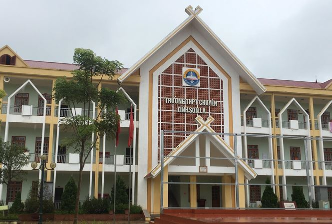Trường THPT chuy&ecirc;n Sơn La, nơi được cho l&agrave; c&oacute; nhiều học sinh được n&acirc;ng điểm trong kỳ thi THPT quốc gia 2018. Ảnh: Nghi&ecirc;m Hu&ecirc;