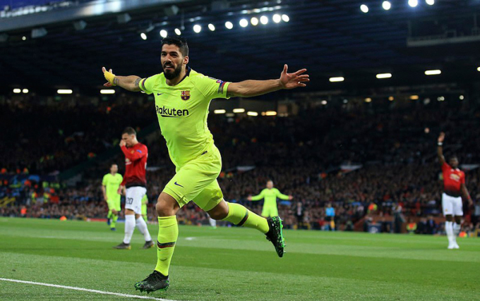 Luis Suarez v&agrave; đồng đội đ&atilde; c&oacute; chiến thắng 1-0 quan trọng ở Old Trafford.&nbsp;