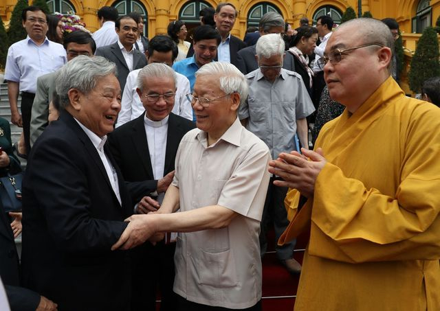 Tổng B&iacute; thư, Chủ tịch nước Nguyễn Ph&uacute; Trọng n&oacute;i chuyện với c&aacute;c đại biểu