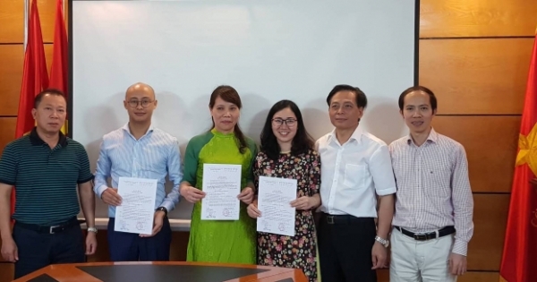 Đảng bộ Báo Pháp luật Việt Nam kết nạp 3 Đảng viên mới