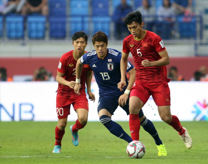 Truyền th&ocirc;ng Th&aacute;i Lan mong đợi trận &ldquo;thư h&ugrave;ng&rdquo; giữa Việt Nam v&agrave; Th&aacute;i Lan. Ảnh Hữu Phạm