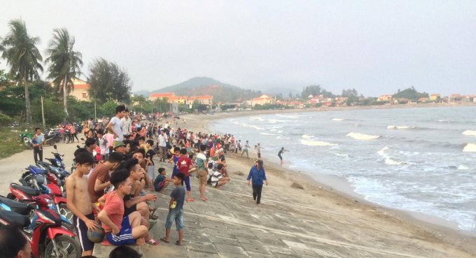 Khu vực b&atilde;i biển nơi H tắm v&agrave; bị s&oacute;ng cuốn mất t&iacute;ch.