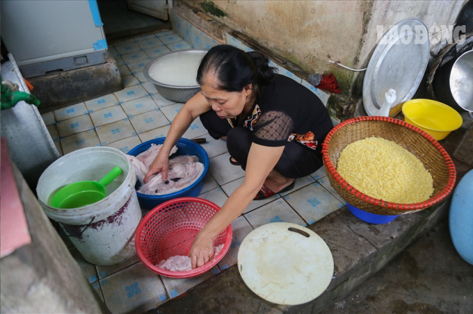 Ở Ph&uacute; Thọ n&oacute;i chung v&agrave; ở H&ugrave;ng L&ocirc; n&oacute;i ri&ecirc;ng, ngo&agrave;i việc rước kiệu từ H&ugrave;ng L&ocirc; về khu di t&iacute;ch lịch sử đền H&ugrave;ng h&agrave;ng năm th&igrave; ở H&ugrave;ng L&ocirc; người d&acirc;n c&ograve;n vinh dự được l&agrave;m b&aacute;nh chưng, b&aacute;nh giầy d&acirc;ng tiến Vua H&ugrave;ng. Đ&acirc;y l&agrave; việc l&agrave;m &yacute; nghĩa nhằm thể hiện đạo l&yacute; &ldquo;uống nước nhớ nguồn&rdquo;, tri &acirc;n c&ocirc;ng đức tổ ti&ecirc;n của d&acirc;n tộc ta.