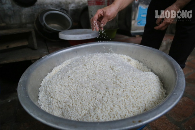 Gạo g&oacute;i b&aacute;nh d&acirc;ng l&ecirc;n vua H&ugrave;ng l&agrave; loại gạo ngon, được chọn lựa rất kỹ.