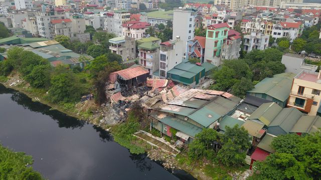 C&aacute;c xưởng tự ph&aacute;t nằm xen kẽ với nh&agrave; d&acirc;n