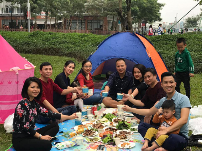 Trong kh&ocirc;ng gian xanh m&aacute;t, rộng lớn, c&aacute;c gia đ&igrave;nh c&oacute; thể tự chuẩn bị cho m&igrave;nh một buổi picnic th&uacute; vị...