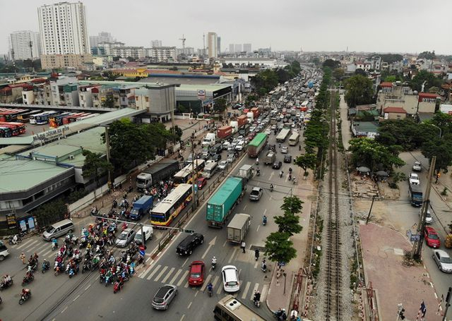 Lượng người tham gia giao th&ocirc;ng ra v&agrave;o th&agrave;nh phố đ&ocirc;ng, đặc biệt v&agrave;o ng&agrave;y đầu v&agrave; cuối c&aacute;c kỳ nghỉ lễ d&agrave;i.