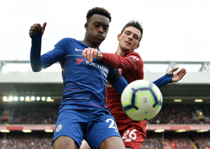 Trận đấu diễn ra quyết liệt ngay từ đầu. Ảnh: DM