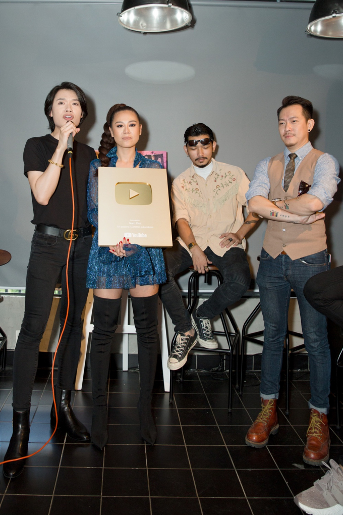 Nam Thư tuy&ecirc;n bố đ&atilde; trả hết nợ, khui n&uacute;t v&agrave;ng YouTube trong buổi fanmeeting