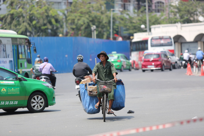 Nhiệt độ dự b&aacute;o từ 37-38 độ C tuy nhi&ecirc;n nếu đi buổi trưa c&oacute; thể l&ecirc;n đến tr&ecirc;n 40 độ C do hiện tượng bức xạ nhiệt