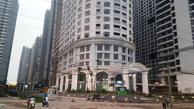 Trong khi đ&oacute;, tại c&aacute;c phần đất đối ứng đ&atilde; được ph&acirc;n l&ocirc;, x&acirc;y dựng chung cư để b&aacute;n.