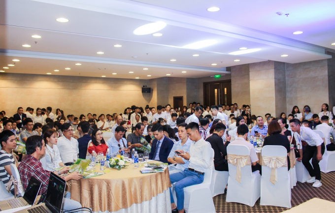 Đ&ocirc;ng đảo kh&aacute;ch h&agrave;ng tham dự sự kiện giới thiệu Tiểu khu E v&agrave; B1 Golden Hills.&nbsp;