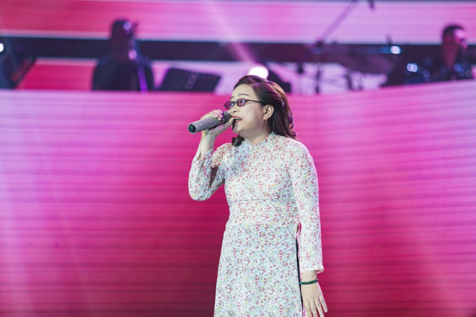 Giọng ca khiếm thị khiến Đ&igrave;nh Văn - Giao Linh rưng rưng nước mắt tr&ecirc;n s&acirc;n khấu