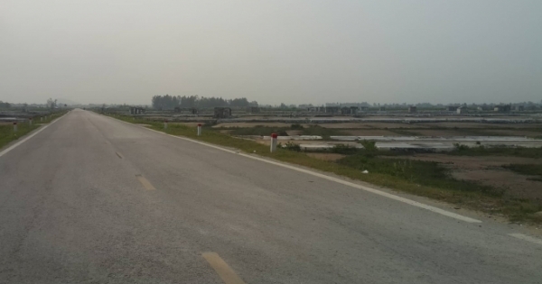 Công an thu giữ nhiều bao tải chứa đầy chất nghi ma túy đá với số lượng cực khủng