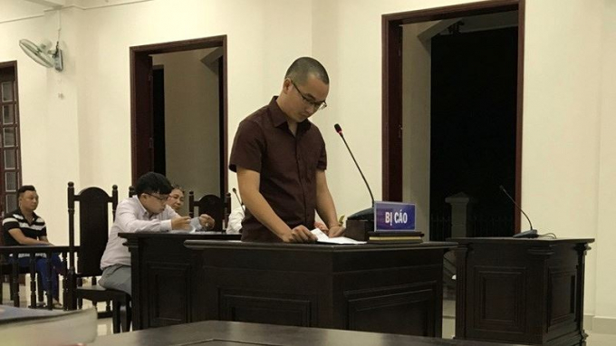 Bị c&aacute;o Hưng qua hai phi&ecirc;n xử đều cho rằng kh&ocirc;ng biết người bạn c&ugrave;ng đ&aacute;nh người với m&igrave;nh ở đ&acirc;u.