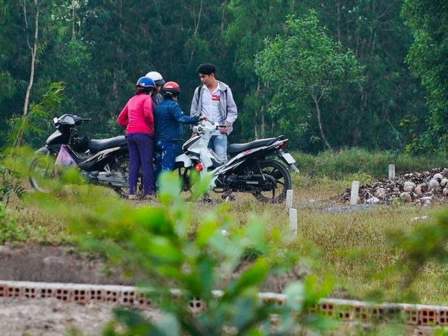 Địa ốc 7AM: Băm n&aacute;t đất n&ocirc;ng nghiệp ở B&igrave;nh Ch&aacute;nh, dự &aacute;n lấn s&ocirc;ng H&agrave;n kh&ocirc;ng th&ocirc;ng qua đấu gi&aacute;