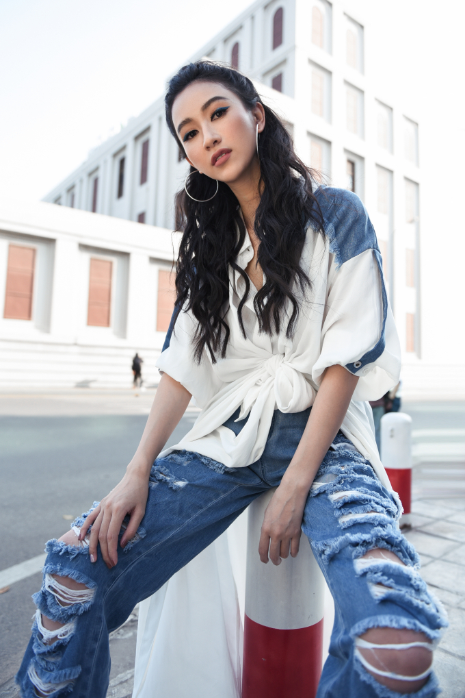 Kh&ocirc;ng g&oacute;i gọn bản th&acirc;n những thiết kế dạ hội hay những t&agrave; &aacute;o d&agrave;i thướt tha mỗi khi xuất hiện tr&ecirc;n s&acirc;n khấu, trong bộ ảnh ch&agrave;o h&egrave; lần n&agrave;y, H&agrave; Thu đ&atilde; khiến người h&acirc;m mộ bất ngờ bởi phong c&aacute;ch thời trang kh&ocirc;ng hề k&eacute;m cạnh bất cứ fashionista n&agrave;o trong showbiz.&nbsp;