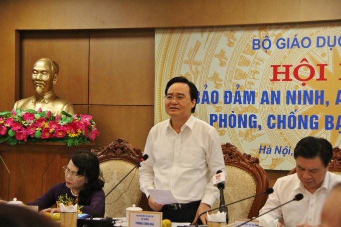 Bộ trưởng Ph&ugrave;ng Xu&acirc;n Nhạ cho rằng, giải ph&aacute;p cho nạn&nbsp;bạo lực học đường l&agrave; lấy ph&ograve;ng l&agrave;m ch&iacute;nh.