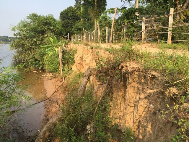 T&igrave;nh trạng sạt lở ng&agrave;y c&agrave;ng nghi&ecirc;m trọng.