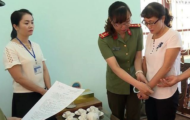 C&aacute;n bộ ng&agrave;nh gi&aacute;o dục bị bắt v&igrave; tham gia sửa, n&acirc;ng điểm cho th&iacute; sinh