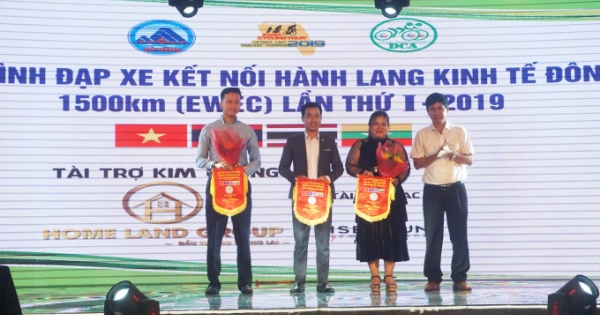 Kết thúc Hành trình đạp xe kết nối hành lang kinh tế Đông Tây qua 4 nước