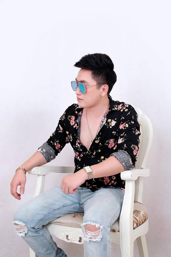 Minh Hiển giữ một vai tr&ograve; kết nối tuyệt vời, giữ lửa cho t&igrave;nh y&ecirc;u của Fan Du Thi&ecirc;n đến với thần tượng.