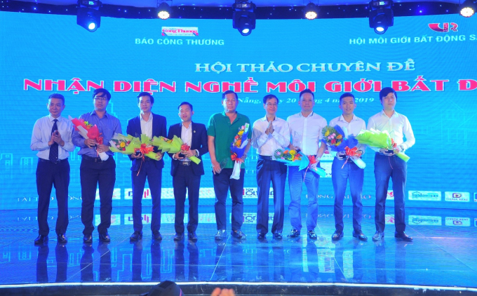 Hội thảo c&oacute; sự tham gia của khoảng 500 đại biểu đại diện nhiều Bộ, ng&agrave;nh, c&aacute;c chuy&ecirc;n gia Bất động sản c&ugrave;ng đại diện c&aacute;c doanh nghiệp, nh&agrave; m&ocirc;i giới của cả nước.