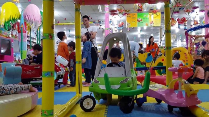 Nh&agrave; s&aacute;ch &ldquo;độn&rdquo; khu vui chơi, si&ecirc;u thị