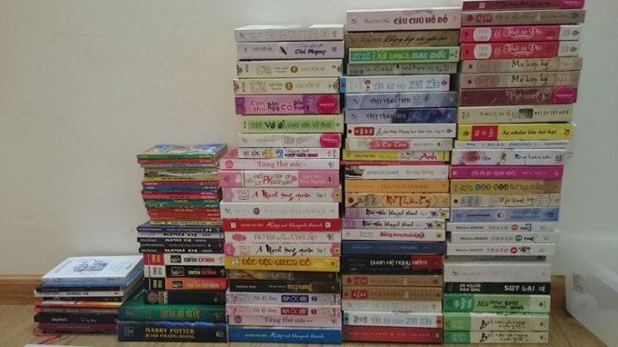 Người trẻ lựa chọn s&aacute;ch ng&ocirc;n t&igrave;nh, giải tr&iacute;