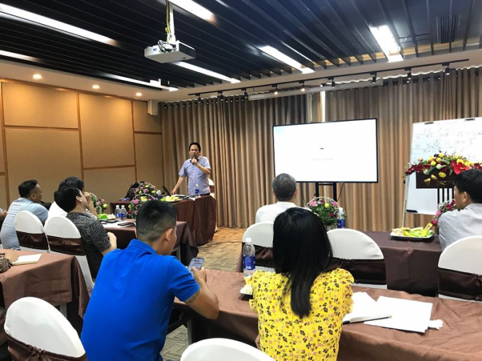 Ph&oacute; Tổng Bi&ecirc;n tập thường trực B&aacute;o Ph&aacute;p luật Việt Nam, &ocirc;ng Đặng Ngọc Luyến chia sẻ với học vi&ecirc;n