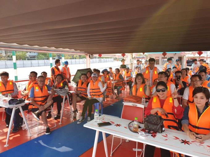 C&aacute;c học vi&ecirc;n thực tế tr&ecirc;n s&ocirc;ng H&agrave;n