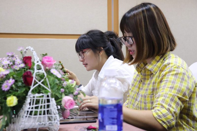 Học vi&ecirc;n tự thực h&agrave;nh trong lớp...