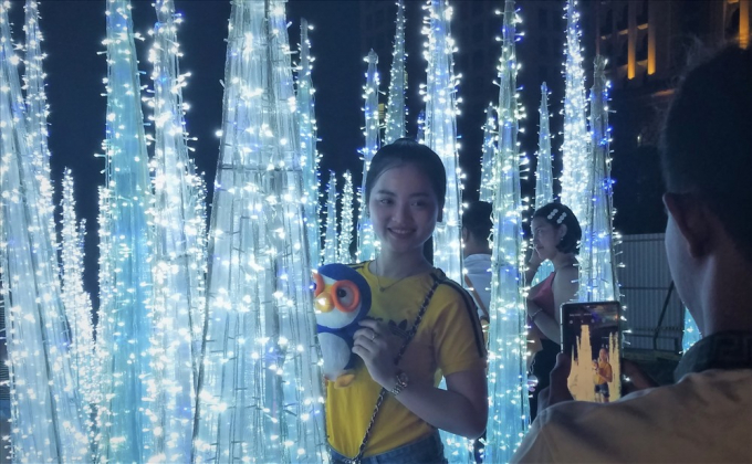 Độc đ&aacute;o c&aacute;c m&ocirc; h&igrave;nh kỳ quan thế giới ph&aacute;t s&aacute;ng hội tụ giữa TPHCM