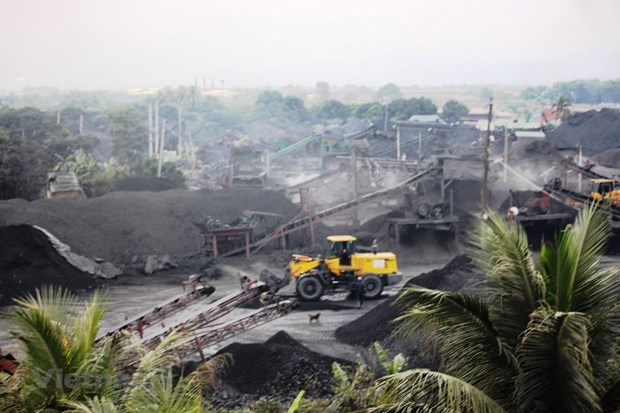 Nếu người quản l&yacute; kh&ocirc;ng muốn quản l&yacute;, hoặc bu&ocirc;ng lỏng quản l&yacute; th&igrave; &ldquo;cuộc chiến chống than lậu&rdquo; sẽ chẳng bao giờ kết th&uacute;c. (Ảnh: P.V/Vietnam+)