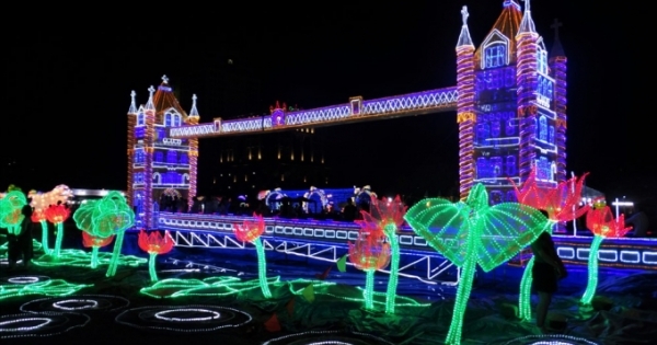 Độc đáo các mô hình kỳ quan thế giới phát sáng hội tụ giữa TPHCM