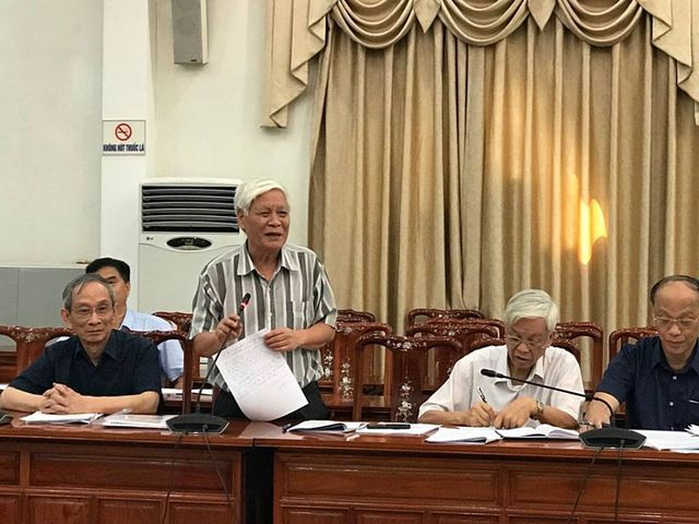 TS Nguyễn Viết Chức nguy&ecirc;n l&agrave; Ph&oacute; Chủ nhiệm UB Văn ho&aacute;, Gi&aacute;o dục của Quốc hội, hiện l&agrave; uỷ vi&ecirc;n Hội đồng tư vấn về văn ho&aacute;, x&atilde; hội của UB Trung ương MTTQ Việt Nam