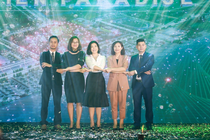 Đại diện chủ đầu tư, đơn vị ph&aacute;t triển dự &aacute;n v&agrave; đơn vị ph&acirc;n phối thực hiện nghi thức&nbsp;ra mắt dự &aacute;n Hoa Ti&ecirc;n Paradise &ndash; Xu&acirc;n Th&agrave;nh&nbsp; Golf and Resort.