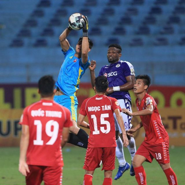 Thủ m&ocirc;n trẻ Nguyễn Văn Toản đang thi đấu rất hay trong m&agrave;u &aacute;o CLB Hải Ph&ograve;ng tại V-League