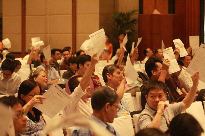 C&aacute;c cổ đ&ocirc;ng biểu quyết, thống nhất th&ocirc;ng qua Nghị quyết của Đại hội đồng cổ đ&ocirc;ng thường ni&ecirc;n lần thứ 27 của SHB.