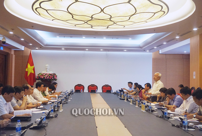 To&agrave;n cảnh buổi l&agrave;m việc chiều 23/4. Ảnh QH