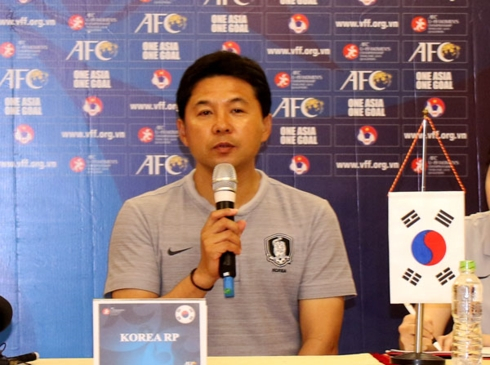 HLV trưởng của U19 nữ H&agrave;n Quốc đ&aacute;nh gi&aacute; rất cao U19 nữ Việt Nam.&nbsp;