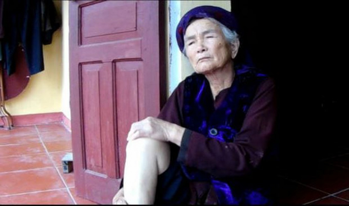 B&agrave; cụ Rộng chảy nước mắt mỗi khi nhớ lại sự việc.