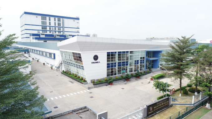 Nh&agrave; m&aacute;y sữa bột Việt Nam c&oacute; vốn đầu tư ban đầu l&ecirc;n đến 2000 tỷ đồng tr&ecirc;n diện t&iacute;ch 20ha được đầu tư c&ocirc;ng nghệ hiện đại