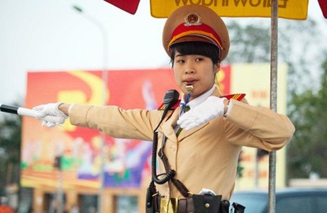 H&agrave; Nội&nbsp;điều động&nbsp;24 chốt&nbsp;nữ CSGT&nbsp;v&agrave; 24 m&ocirc; t&ocirc;