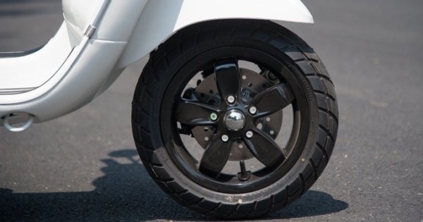 Thời tiết nắng nóng, áp suất lốp xe máy bao nhiêu là an toàn?